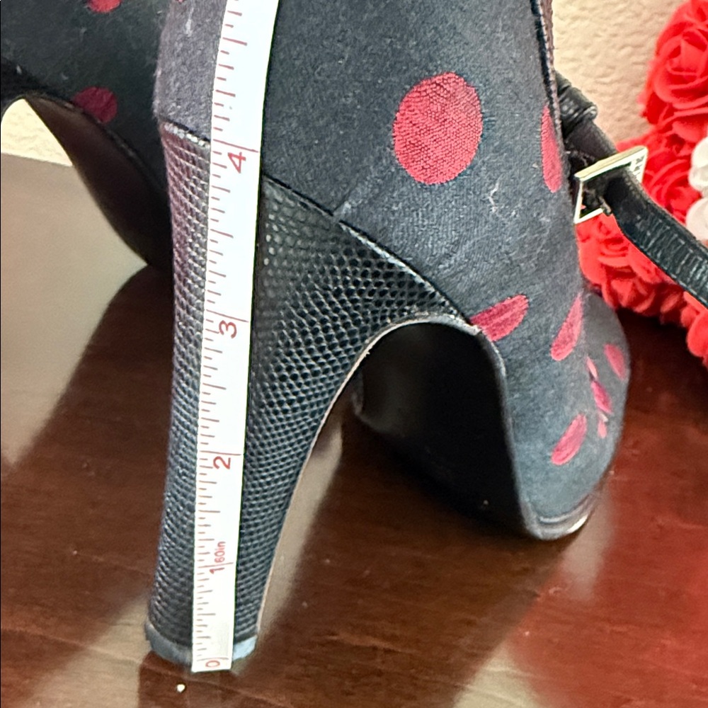 Size 40 Gianfranco Ferre made in Italy Black and Red Polka Dot Heels - Picture 8 of 8